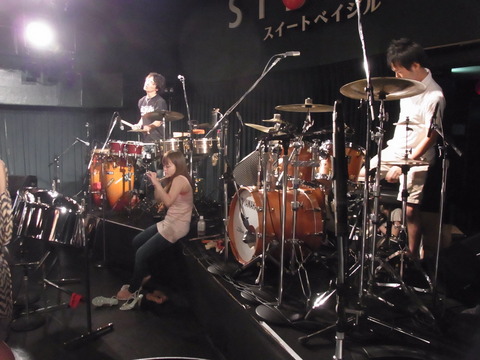 ドラムとパーカッションの様子