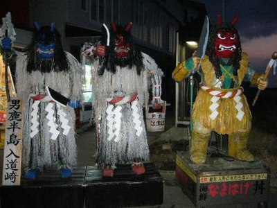 岩手にてなまはげ三体