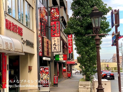 Tesshin-Kanayama-station-square-store