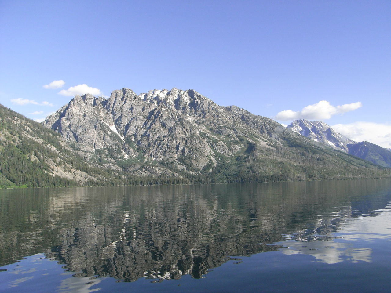 イエローストーン グランドティトン国立公園旅行記 ７ ジェニーレイクをボートで渡り カスケードキャニオントレイルを歩く 夢は枯れ野を