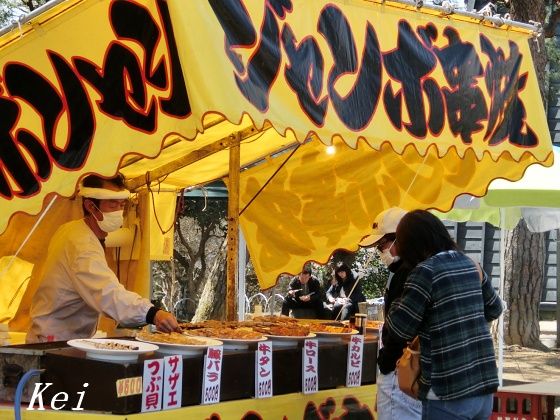 沼田公園の桜 3 桜と屋台を見ながら歩く 沼田公園桜まつり 群馬県沼田市 遊々 湯ったり ぶらり旅 ゆゆぶ 沼田公園の桜 3 桜と屋台を見ながら歩く 沼田公園桜まつり 群馬県沼田市 遊々 湯ったり ぶらり旅 ゆゆぶ