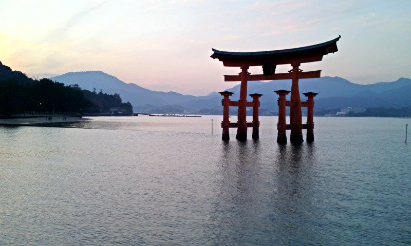 安芸の宮島 厳島神社 5 初詣と初日の入 元旦でも夕方はスムーズに参拝できました 広島県廿日市市 修正あり 遊々 湯ったり ぶらり旅 ゆゆぶ