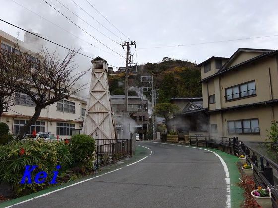 熱川温泉の温泉街 2 伊豆大島が正面に見える海岸 足湯 熱川ほっとぱぁーく 静岡県東伊豆町 遊々 湯ったり ぶらり旅 ゆゆぶ 熱川温泉の温泉街 2 伊豆大島が正面に見える海岸 足湯 熱川ほっとぱぁーく 静岡県東伊豆町 遊々 湯ったり ぶらり旅 ゆゆぶ