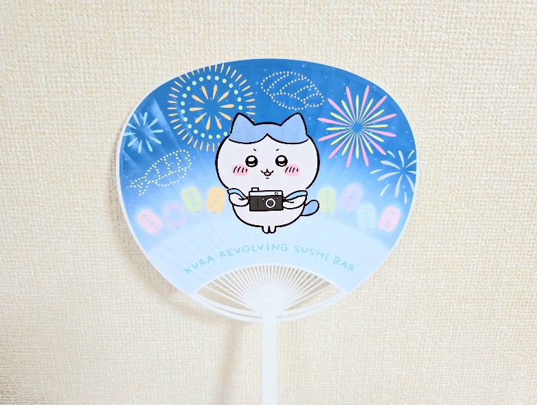 くら寿司　ちいかわ　うちわ、絵皿、びっくらぽん ちぃかわ くら寿司 寿司皿 皿 くら寿司 ちいかわ びっくらぽん