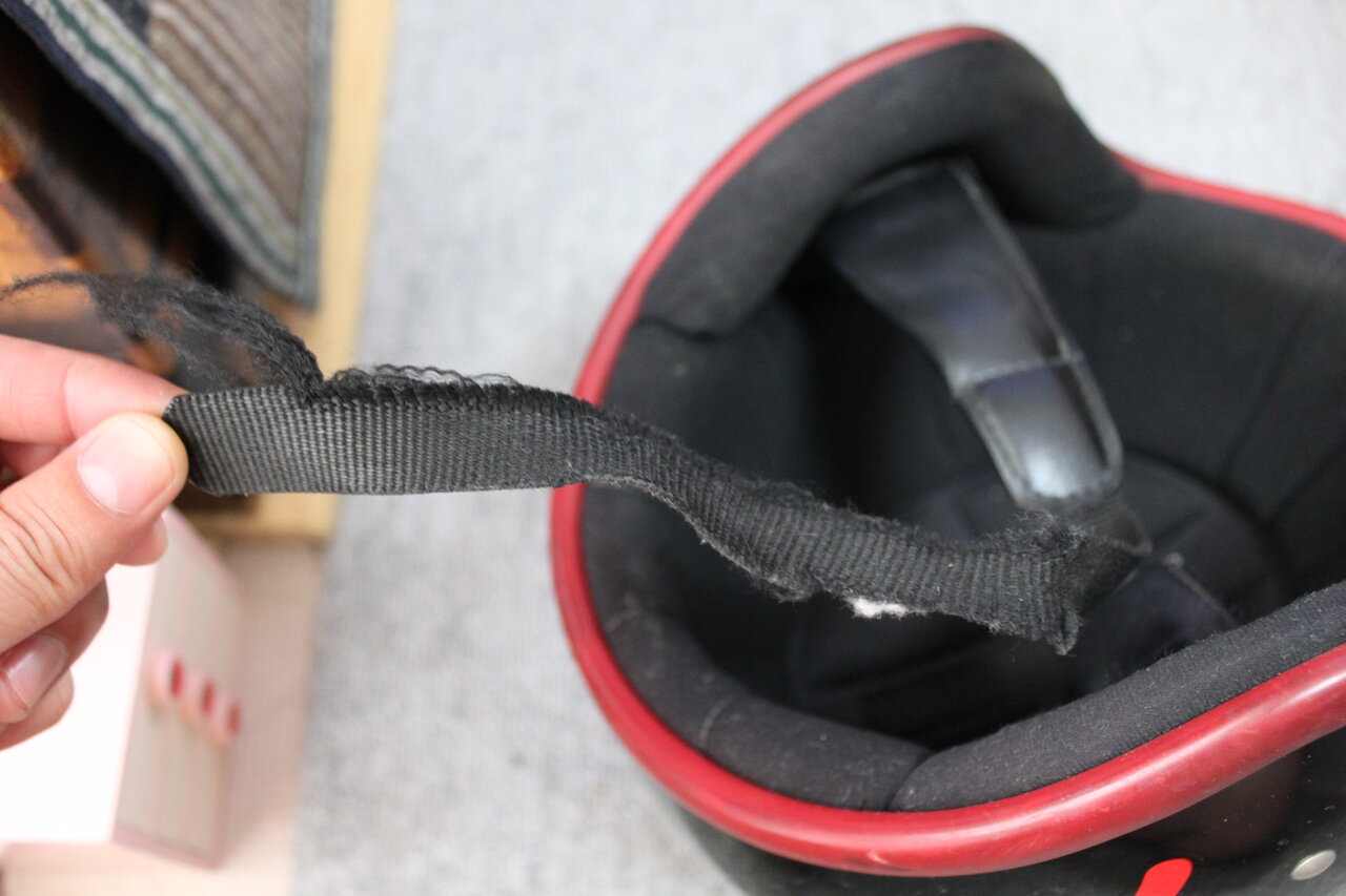 ヘルメットのストラップ あご紐 交換 リベットのやつ 和えびのわっ 誰得 なブログ