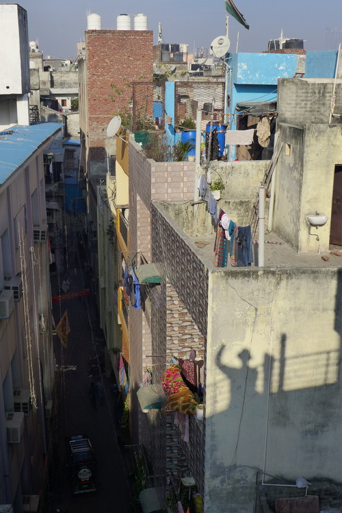 20260212白髭白髪古希爺フィールドワーカー第４次インド踏査（その1）入国ニューデリーIGI空港。宿泊バハールガンジ。地下鉄カード。移動オートリキシャ。なにしろ交渉大国だから・・・・