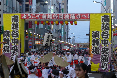 20250824旧友再会のため乗り換えした武蔵野線南越谷駅は阿波踊りで大盛り上がり！