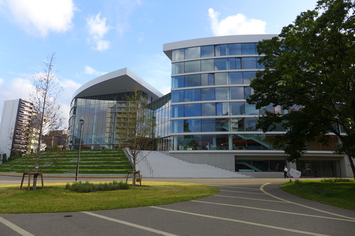 20250806　FCH（福岡市民ホール）よ、おまえもか。大ホール内外を目視調査、ファスト建築化をどう捉えるのか！？