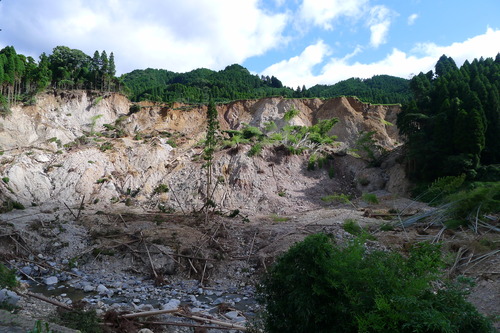 西岡泰心工房、被災す！七月大水害にて八女市黒木町笠原霊巌寺対岸の被災は想像以上！！