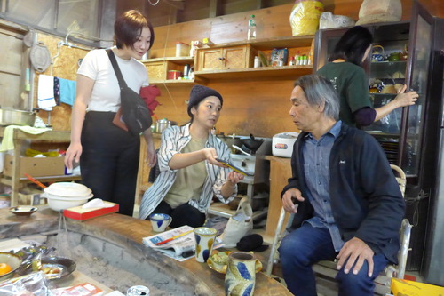 沖縄へ、第39回読谷山焼陶器市（ヤチムン祭り）へ、北窯松田共司親方の工房へ。