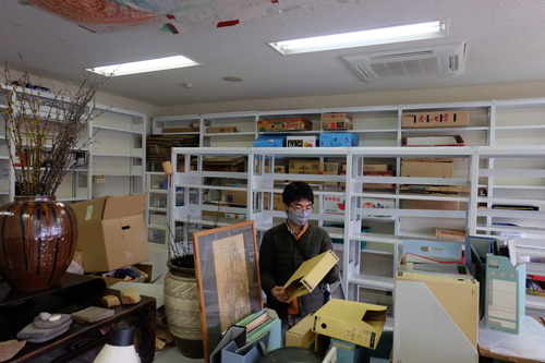 3月7日（日）ふ印ラボ店じまいワークショップに松内紀之先生現る！学生研究室の本棚はすっからかんに！しかし取り付けられた本棚は解体叶わず...泣く泣く断念