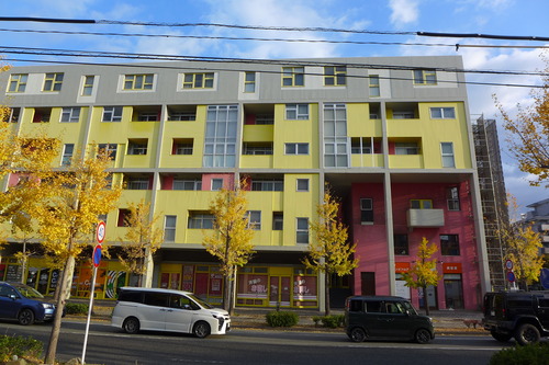 20231127マークマック棟が足場でぐるりと！！