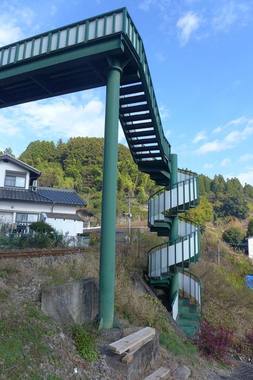 20231123久大線を越えるねじり鉄道跨線橋を発見！