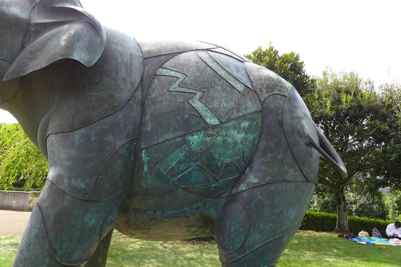 陽気な象像に笑うぞう！安藤泉「遊星散歩」の像顔に注目！！ : ふ印