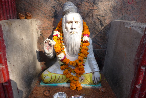 これって俺っ！？デリー旧市街チャンドニーチョークの街角で見つけた白髭白髪藍蟹堂「自画像」？（その4）