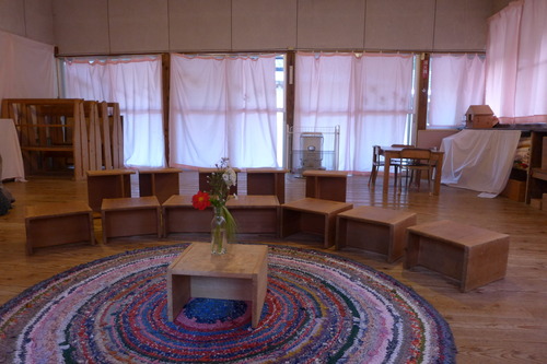 佐藤よう子先生こんにちは。シュタイナー幼稚園おひさまとたまご！赤い屋根の郷の中に包み込まれてありました！