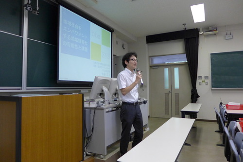 社会人博士課程大学院生の佐藤忠文氏、ゲスト講師として地域情報化を論じる！