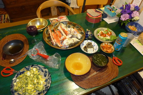 20250710誕生祝いのカニをほおばる！