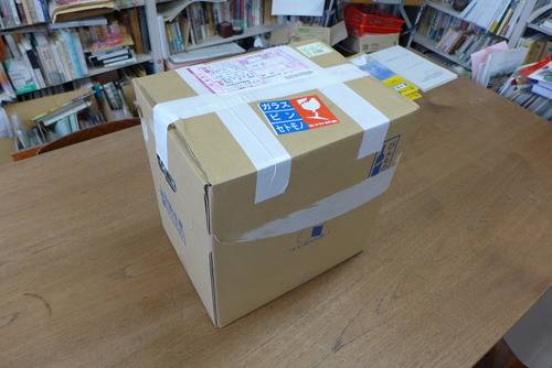 小鹿田焼の器がふ印ラボの研究室に届きました！坂本工さん、ありがとうございました！！