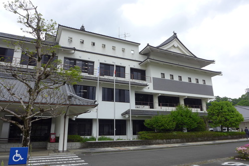 竹田市役所玄関前の朝倉文夫「翼」に共感共鳴共振共創！！