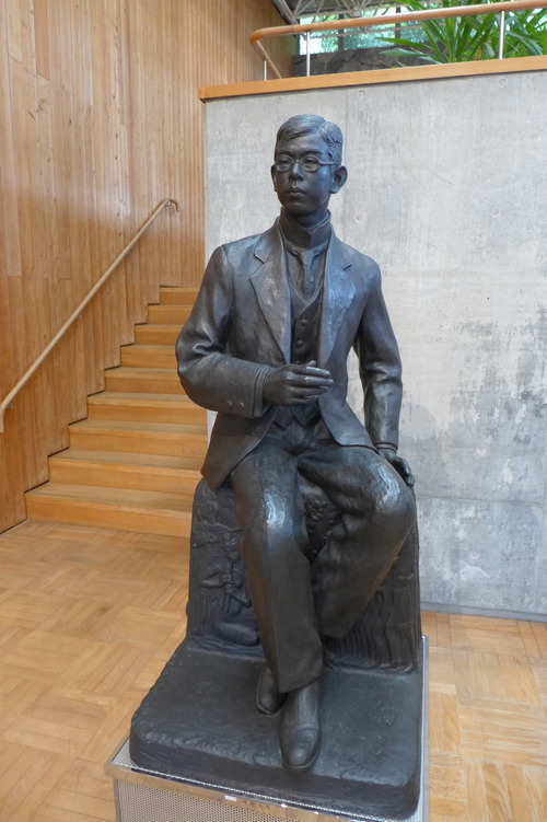 同窓（旧制竹田中学校）の後輩朝倉文夫による先輩瀧廉太郎像！