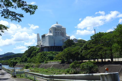 久しぶりの対馬へ（その7）豊玉文化の郷再訪。建築家渡辺豊和による幻想的建築群が現存！！