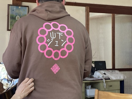 20260119巡りの里早瀬家（竹田市下坂田）早瀬輪氏手づくりギター２本で歓喜！ドラムパンデュオの山下ジュンさんご夫妻と邂逅！