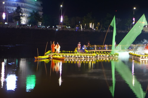 ベトナム中南部高地のBao Loc市再訪、Minh Hanhさんはシルク生産地の当地においてもシルクプロモーションのファッションショーを展開！