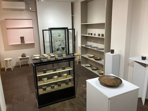 竹田市宮砥の山中〈魯山人〉！竹田城下町にて高木逸夫さん作陶展大展開！会場を「不図」（オレクトロニカ主宰）といい窯元を「無風」という老荘思想の極地ならん！！