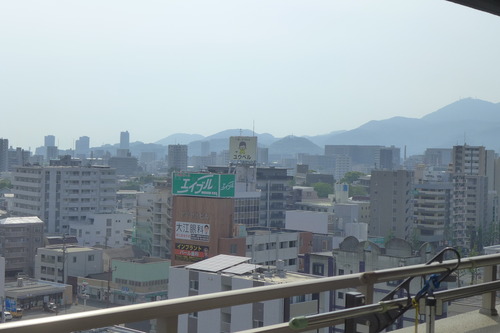 20250419日本山妙法寺平和行進を支えられたロッククライマー生田真也さん・太極拳家愁子さんご夫妻を熊本市水前寺にて訪ねました。