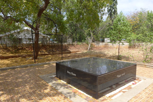 20260218/19マドゥライ再訪（その14）ガンディーの遺骨を祀るガンディー追悼墓、日本山妙法寺石山政雄上人によるメモリアル！