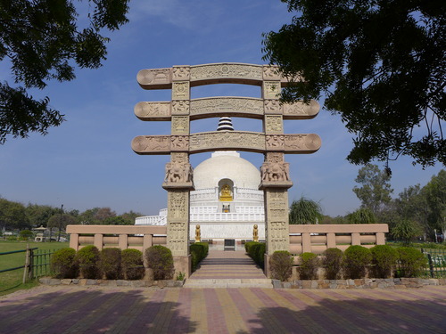 20260212白髭白髪古希爺フィールドワーカー第４次インド踏査（その3）日本山妙法寺デリー仏舎利塔参詣！