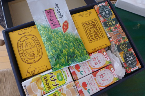 久恒禮子さん（日田市隈町「みどり」土産物店）から嬉しいお中元届く！