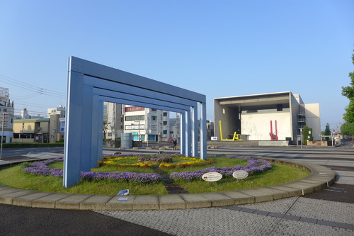 香川県の丸亀駅前で路上観察！