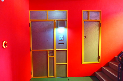 20240425赤色・黄色壁の意味？100年前ドイツやオランダ労働者集合住宅を思い出させるマークマック棟築30年超大規模壁修理はほぼ終了か・・・