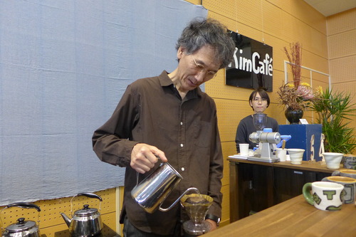 20241103キム・ホノさんKim Cafeにて深煎りコーヒーを堪能！
