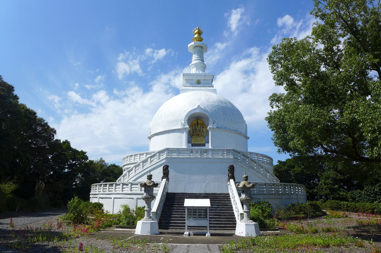 日本山妙法寺建立による天草仏舎利塔は1981(昭和56)年竣工、建築史家 日本山妙法寺建立による天草仏舎利塔は1981(昭和56)年竣工、建築史家
