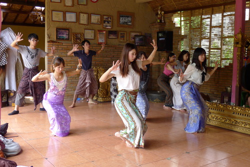 九大芸工学部3年生12名諸君、インドネシア・バリ島＋シンガポールを踏査！速報その１