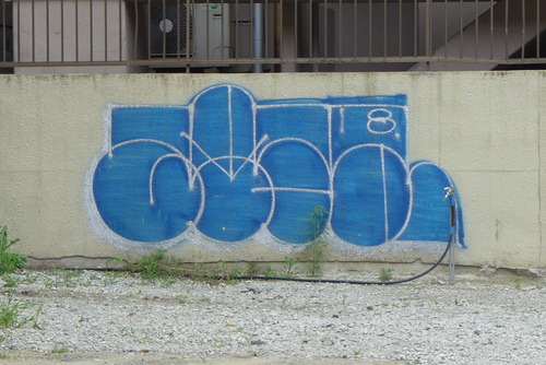 博多の路地裏に潜んだグラフィティの発露！と路上のズレ