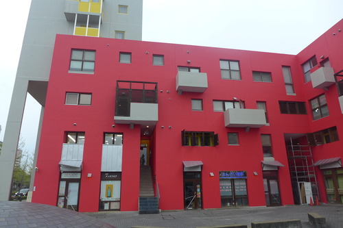 20240406マークマック棟レッドハウス大規模壁修理の足場が取れた状況！