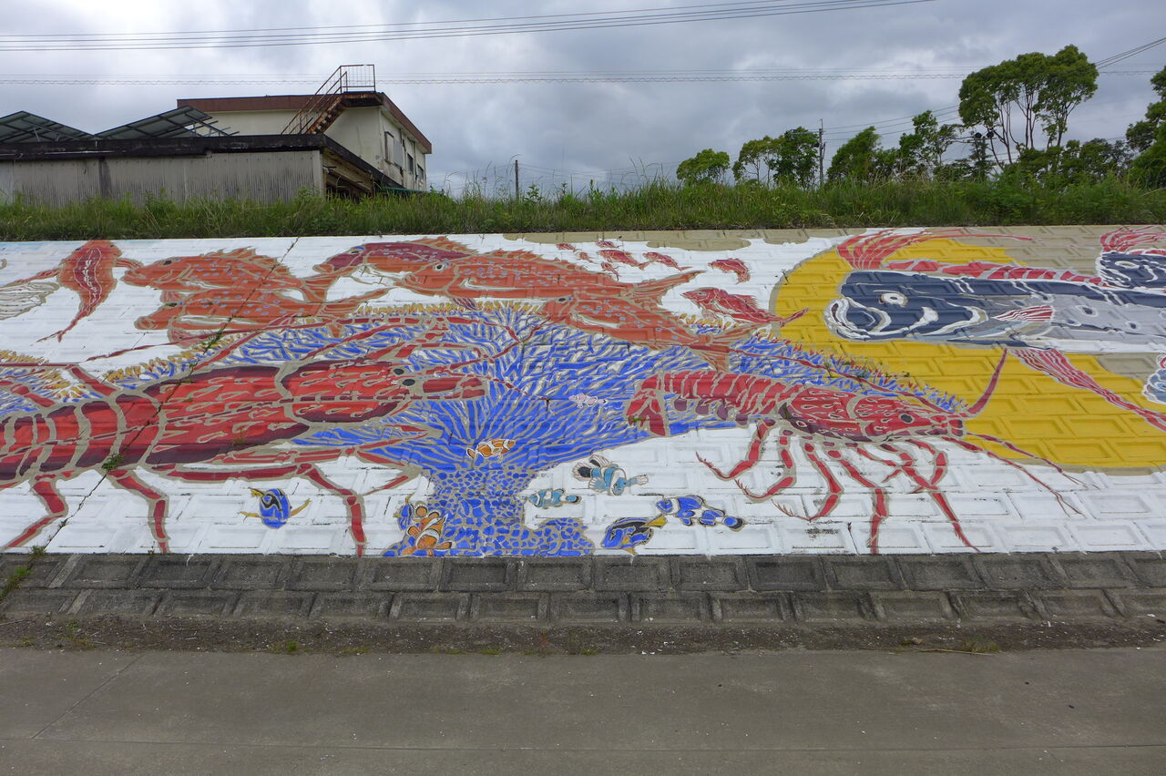 番匠川（大分県佐伯市）河口に横たわる壁画は谷川広人「佐伯竜宮図