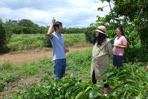 Minh Hanh女史と歩く〜青年開拓者夫妻がBao Loc高燥丘陵地で営む誠実さたっぷりの珈琲づくりに感激！