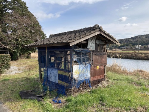 20260120風の谷（国東市国東町シュタイナー学校愛称）フラヌール。初源的建築〈小屋〉を発見！