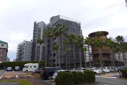 20240328ポルザンパルク棟も！香椎浜ネクサスワールド築後30年目の壁補修が続く！