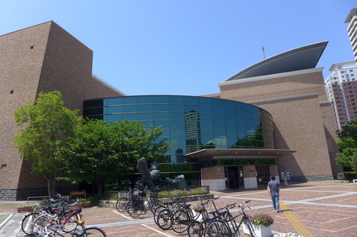 福岡市総合図書館にて映像アーカイブ調査ならびに文献調査へ日々精進！！