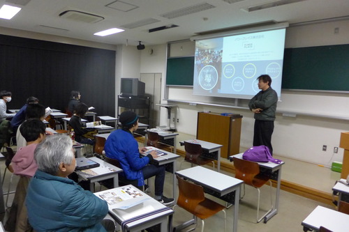 千代田健一先生、集中講義2日目。福岡パーキングビル・キャナルシティ博多MUJIへフィールドワーク！！