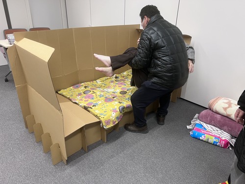 240111豊寿園段ボールベット