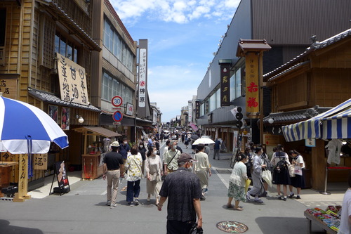 門前市をなす〜赤福もおはらい横丁も・・・伊勢のまちなみは神さまを言祝ぎ、神さまから言祝がれる