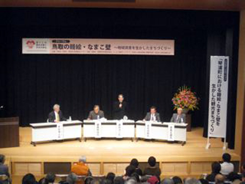 11月8日（日）鳥取県の日本海に面した赤碕で藤森照信先生と藤原惠洋研究室同人の藤田洋三さんがジョイント講演しました！