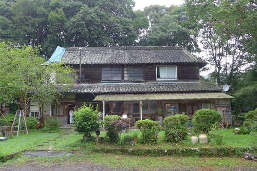 2022年7月30日（土）カテリーナの森（大分県杵築市山香町野原）明治期主屋屋根の雨漏り緊急対策はカテリーナ女子力にて！